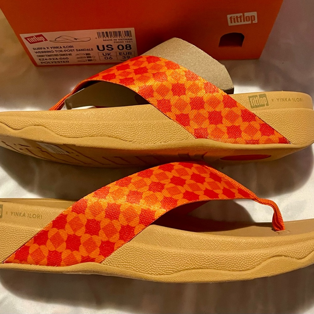 NEW Fitflop Surfa X Yinka Ilori cherry tomato/red orange mix toe-post sandals